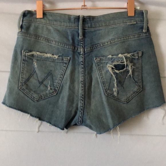 MOTHER The Maverick Chew 10”HR Cutoff Jean Shorts - Picture 6 of 14
